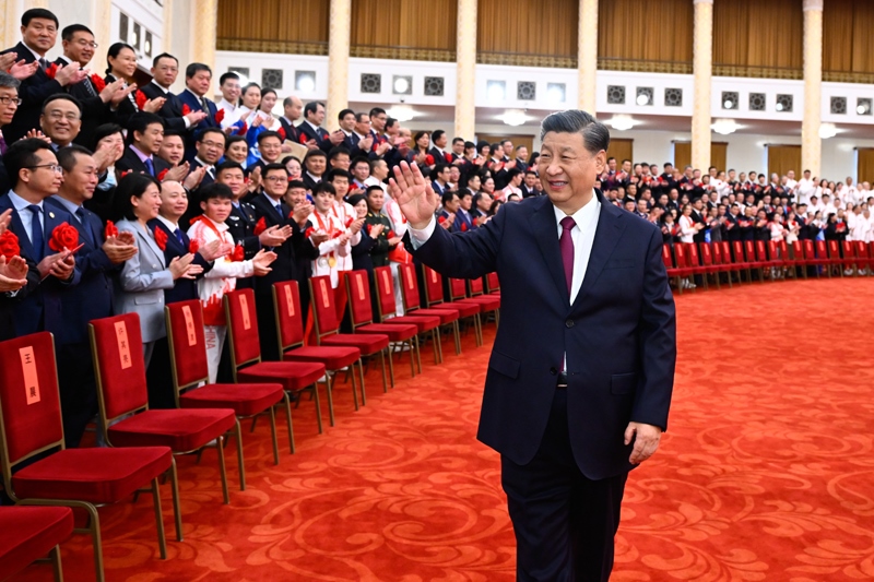 2022年4月8日，北京冬奧會、冬殘奧會總結(jié)表彰大會前，習(xí)近平總書記會見北京冬奧會、冬殘奧會突出貢獻(xiàn)集體代表、突出貢獻(xiàn)個人和中國體育代表團(tuán)成員。