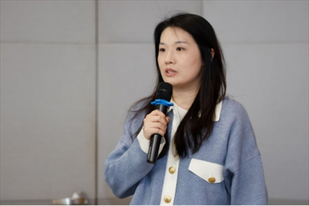 人民在線產(chǎn)品研發(fā)部主任、人民版權(quán)負(fù)責(zé)人劉曉曈發(fā)言