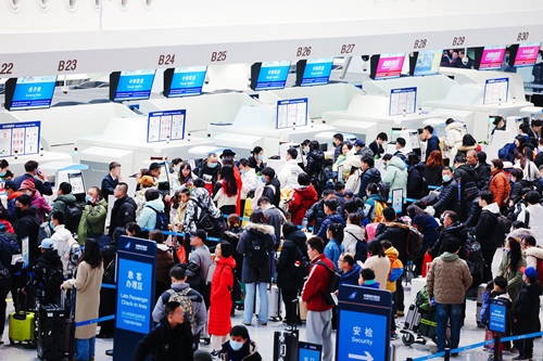2024年春運(yùn)首日，大興機(jī)場(chǎng)預(yù)計(jì)保障進(jìn)出港旅客13.59萬人次。大興機(jī)場(chǎng)供圖
