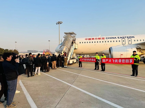 2024春運(yùn)第一天，東航4架C919大飛機(jī)全部投入商業(yè)運(yùn)營。東航供圖
