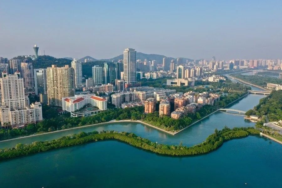 筼筜湖周邊城市景觀。新華社記者 姜克紅 攝