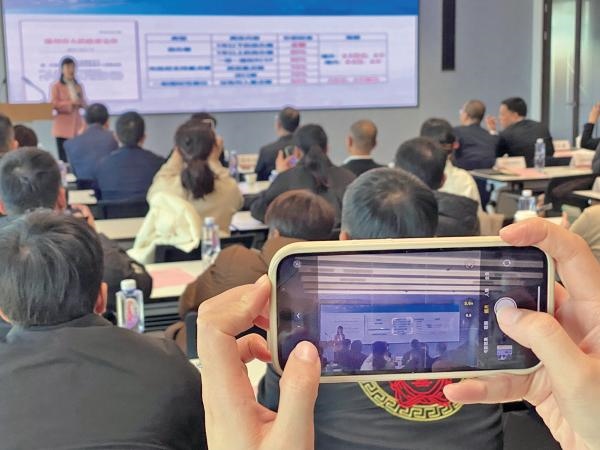 1月2日，“百團千企出海拓市場增訂單”行動啟動。蔣文廣 攝