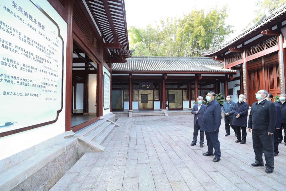 2021年3月22日，習(xí)近平在福建省南平武夷山朱熹園，了解朱熹生平及理學(xué)研究等情況。新華社記者 鞠鵬 攝