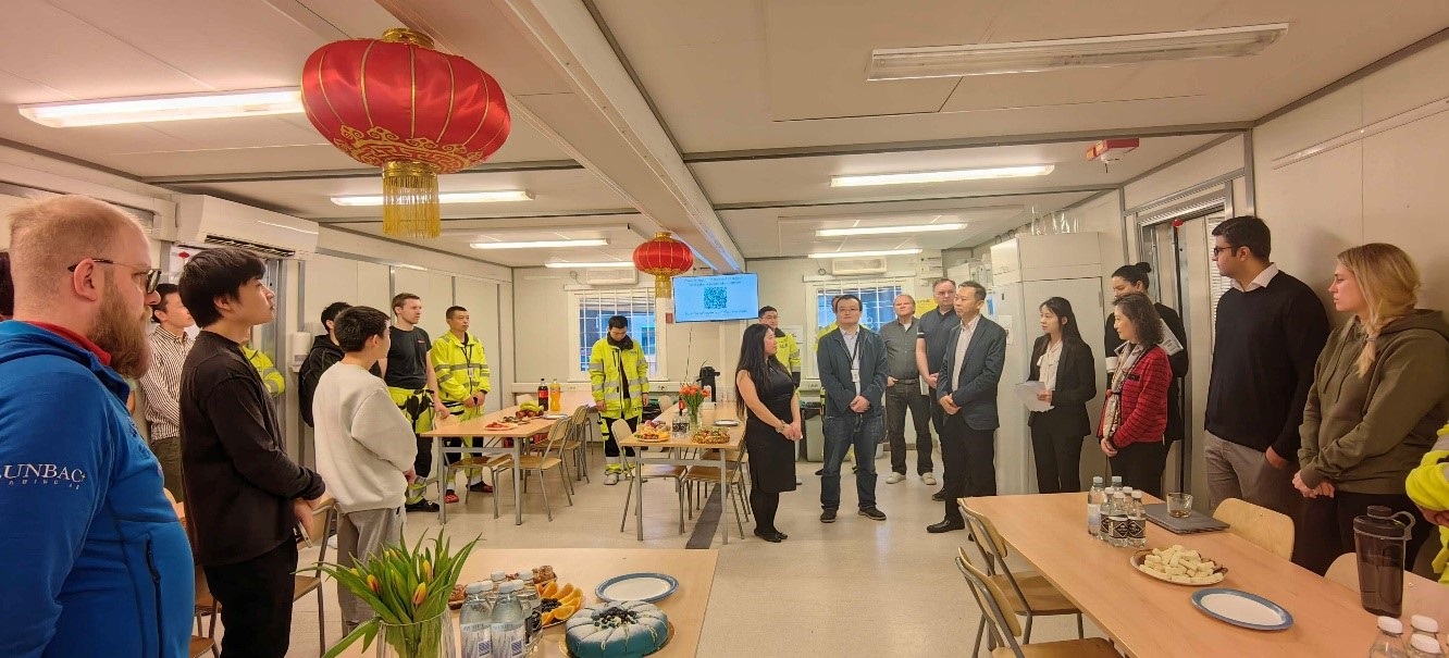 中國(guó)駐瑞典大使崔愛民走訪中鐵隧道局集團(tuán)瑞典工程公司。中國(guó)駐瑞典大使館供圖