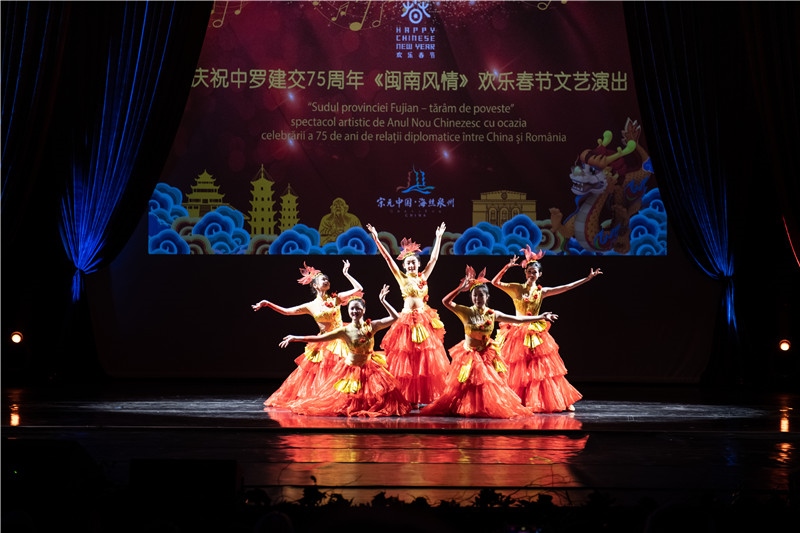 圖為舞蹈《刺桐花開》。 中國駐羅大使館文化處供圖。