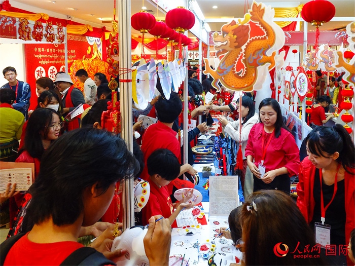 活動現(xiàn)場氣氛熱烈。人民網(wǎng)記者 謝佳君攝