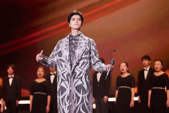演員李建義、許魏洲和歌手等的音樂秀《有種浪漫叫中國航天》