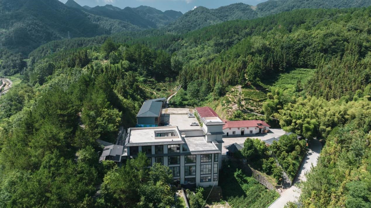 蒿坪鎮(zhèn)金石村“喬家大院”農(nóng)家樂(lè)航拍圖。常洪萍供圖