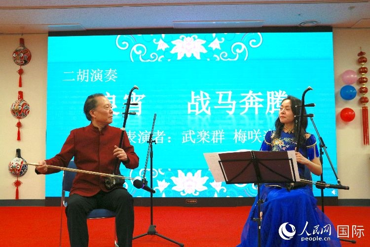 二胡合奏。人民網(wǎng) 許可攝
