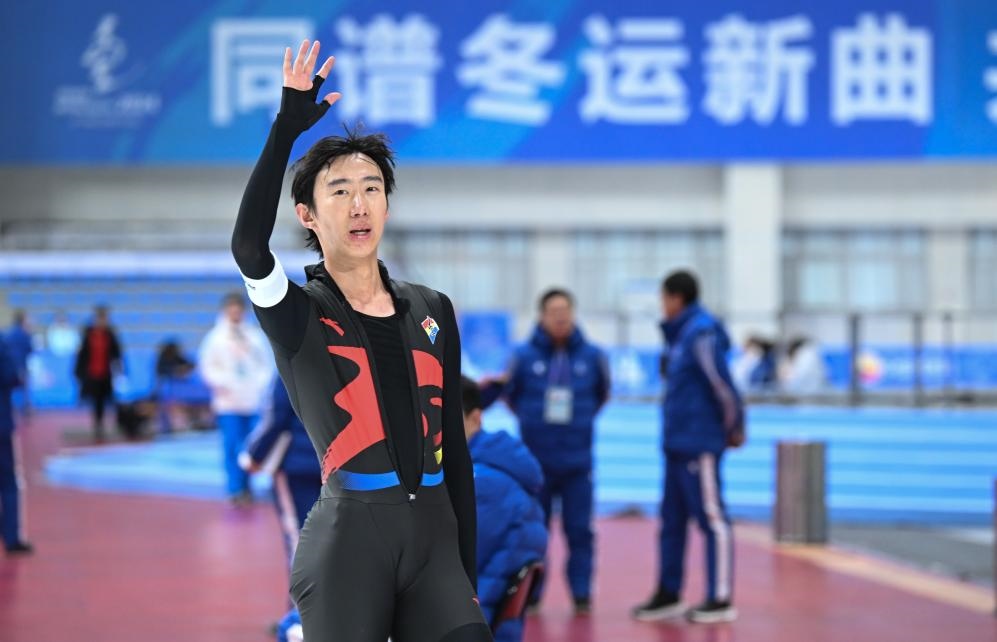 遼寧隊選手吳宇在第十四屆全國冬季運動會速度滑冰男子10000米A組決賽中奪冠，并打破由他本人保持的全國紀(jì)錄（2024年1月14日攝）。新華社記者 連振 攝