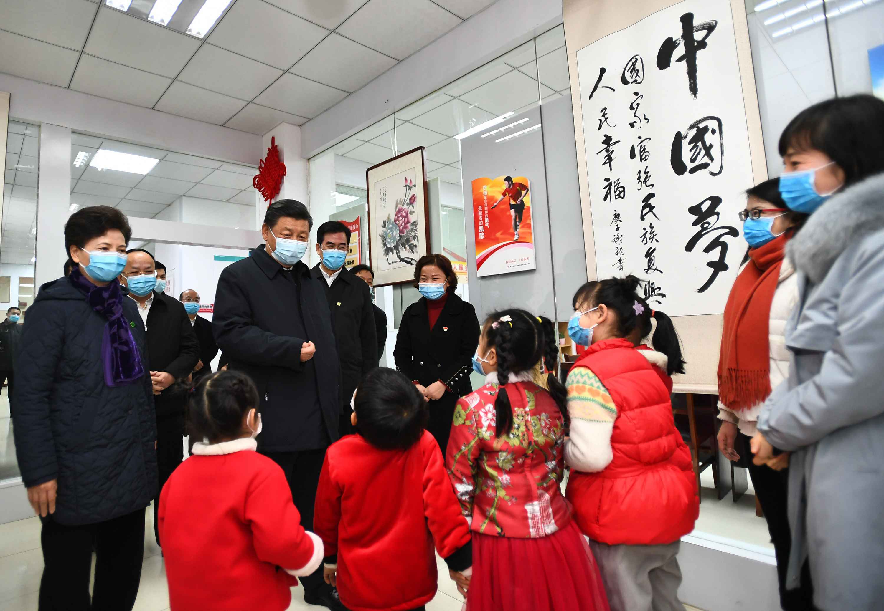 △ 2021年2月4日下午，習(xí)近平在貴陽市觀山湖區(qū)金陽街道金元社區(qū)，看望慰問社區(qū)居民。