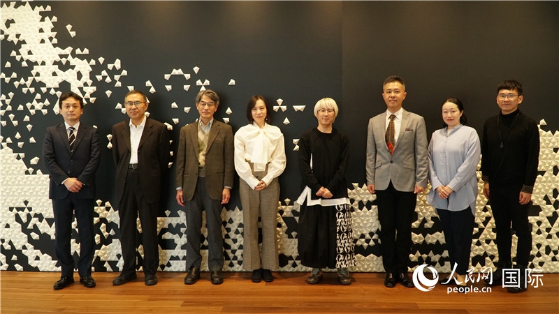 主辦方與嘉賓合影。人民網(wǎng) 蔣曉辰攝