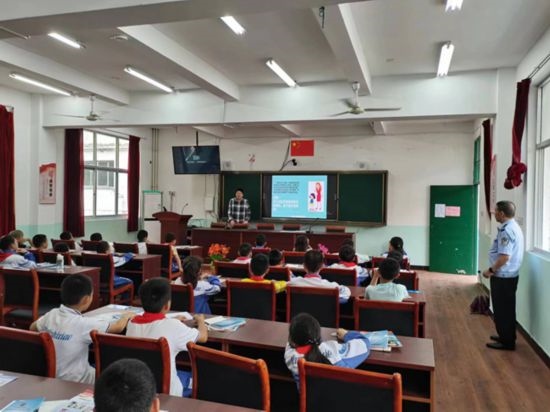 安全知識宣傳進(jìn)校園。將樂縣農(nóng)業(yè)農(nóng)村局供圖