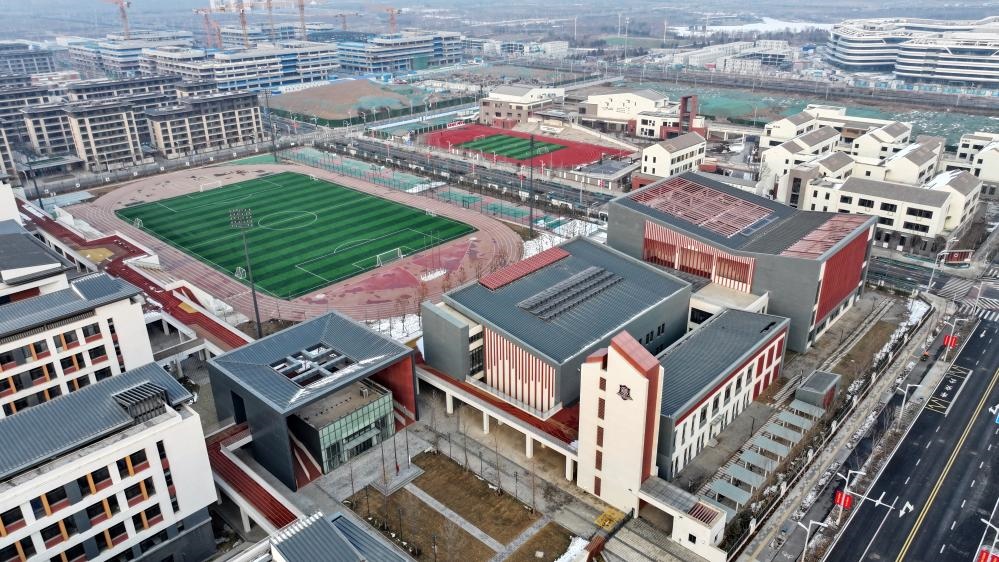 北京四中雄安校區(qū)和雄安史家胡同小學(xué)（2月6日攝，無人機照片）。新華社記者 牟宇 攝