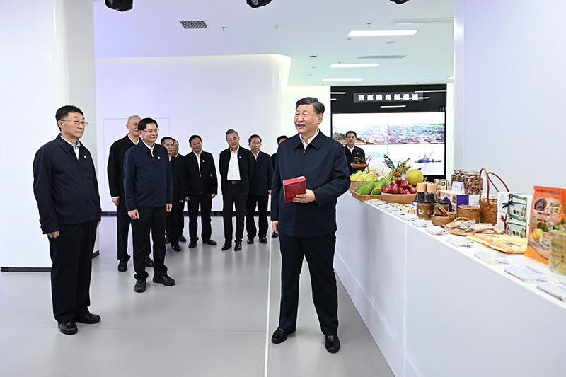 2023年12月14日，習(xí)近平總書記在廣西南寧市考察中國－東盟信息港股份有限公司，了解中國－東盟經(jīng)貿(mào)合作等情況。