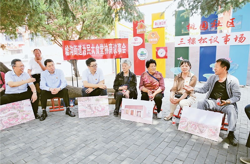 2023年6月2日，江蘇省連云港市連云區(qū)政協(xié)工委在墟溝街道桃園社區(qū)舉行“有事好商量”協(xié)商議事會。 人民圖片 朱華南/攝