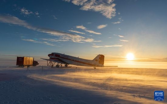 2月5日，“雪鷹601”?？吭谀蠘O中山冰雪機場。新華社發(fā)（裴文悅攝）