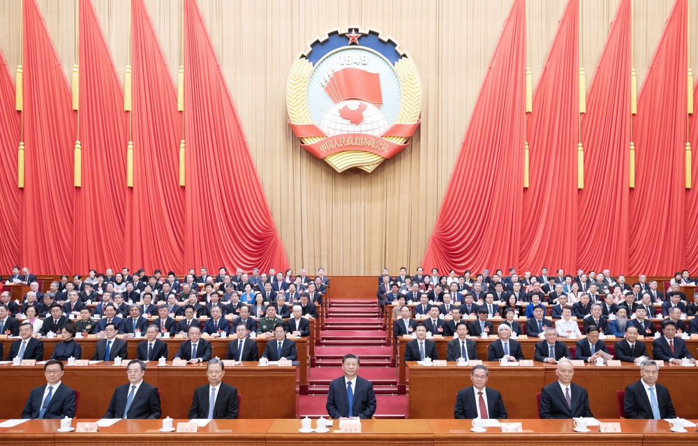3月10日上午，中國人民政治協(xié)商會議第十四屆全國委員會第二次會議在北京人民大會堂閉幕。這是習(xí)近平、李強、趙樂際、蔡奇、丁薛祥、李希、韓正在主席臺就座。王滬寧主持閉幕會。