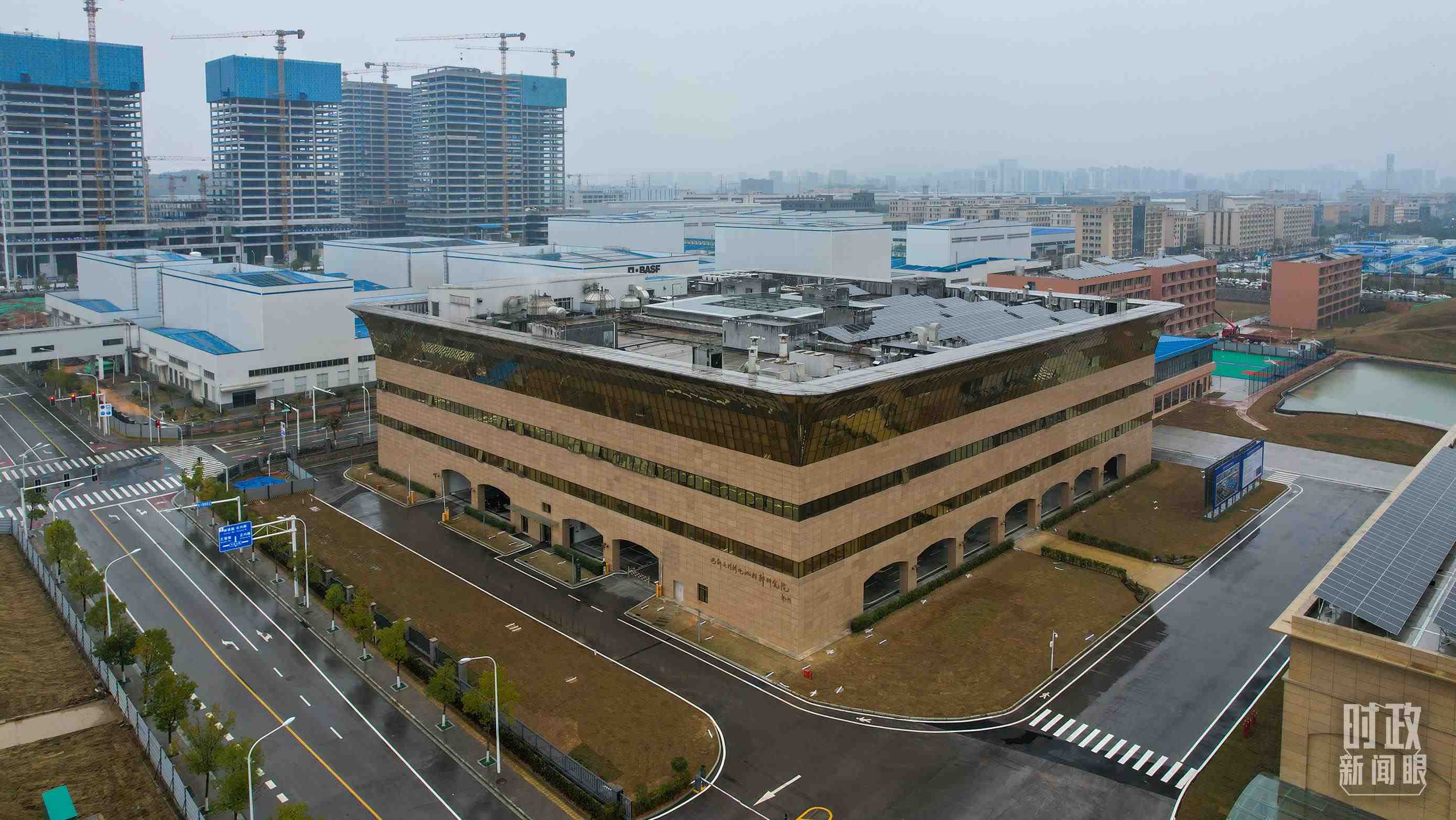 △巴斯夫杉杉電池材料研究院。（總臺(tái)央視記者范凱拍攝）