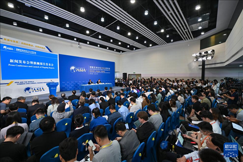 這是3月26日拍攝的博鰲亞洲論壇2024年年會(huì)新聞發(fā)布會(huì)現(xiàn)場(chǎng)。新華社記者 郭程 攝