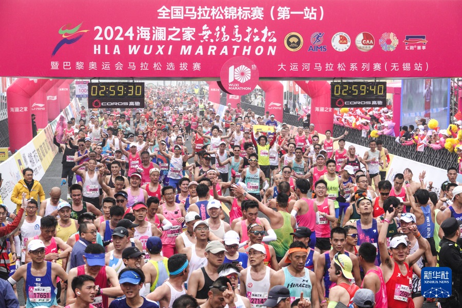 3月24日，參賽選手在3小時內(nèi)完賽。2024無錫馬拉松共有3423人“破三”（3小時內(nèi)完賽），這也創(chuàng)造了國內(nèi)單場賽事“破三”的新高。新華社記者 楊磊 攝