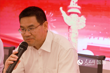 北京海外聯(lián)誼會會長楊晉柏在座談會上致辭。人民網記者 陳海琪攝