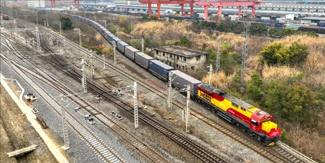 全國鐵路實行新的貨物列車運行圖。國鐵集團供圖