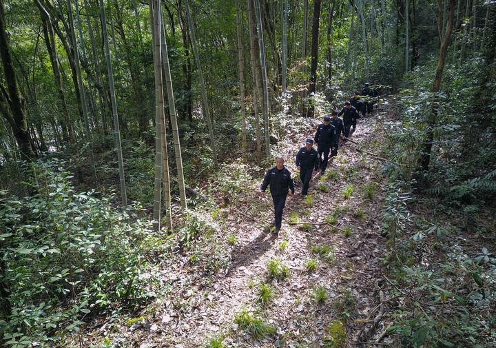 △2022年1月19日，武夷山國家公園護林員在巡山。