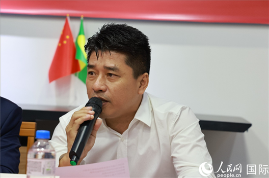 巴西中國浙江商會會長鄭俠茂在座談會上致辭。人民網(wǎng)記者 陳海琪攝