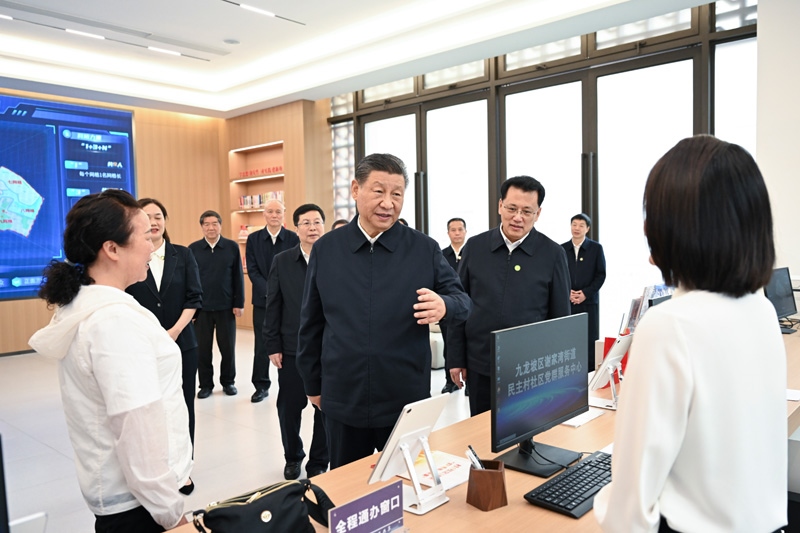 2024年4月22日下午，習(xí)近平總書(shū)記在重慶市九龍坡區(qū)謝家灣街道民主村社區(qū)考察。