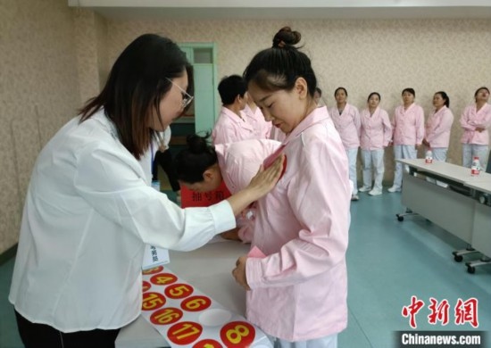 寧夏開展全國孤殘兒童護(hù)理員高級技師、技師職業(yè)技能等級認(rèn)定工作。寧夏民政廳 供圖