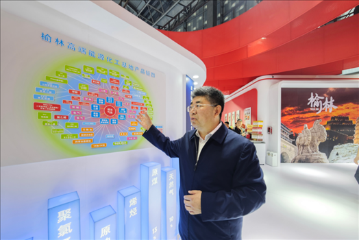 榆林市發(fā)展改革委黨組書記、主任崔淵推介當(dāng)?shù)仄放?。人民網(wǎng)記者 許維娜攝