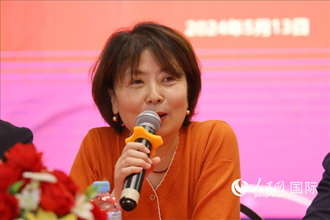 陜西省歸國華僑聯(lián)合會黨組成員、副主席兼秘書長尚小紅在座談會上致辭。人民網(wǎng)記者 陳海琪攝