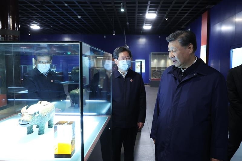 △2022年10月28日，習(xí)近平總書(shū)記在河南安陽(yáng)市殷墟博物館考察。