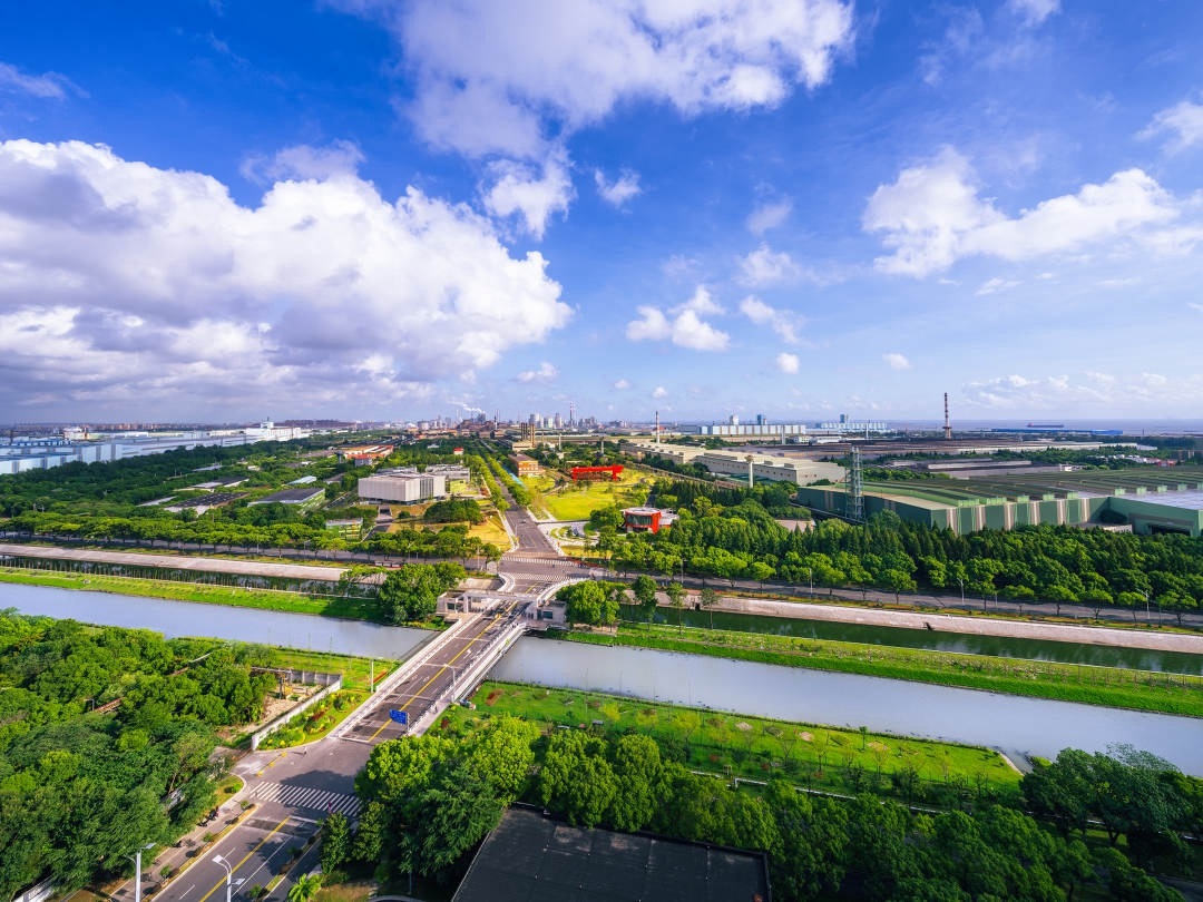 位于長(zhǎng)江口的上海寶鋼廠區(qū)，有生態(tài)花園工廠的美譽(yù)。劉繼鳴攝