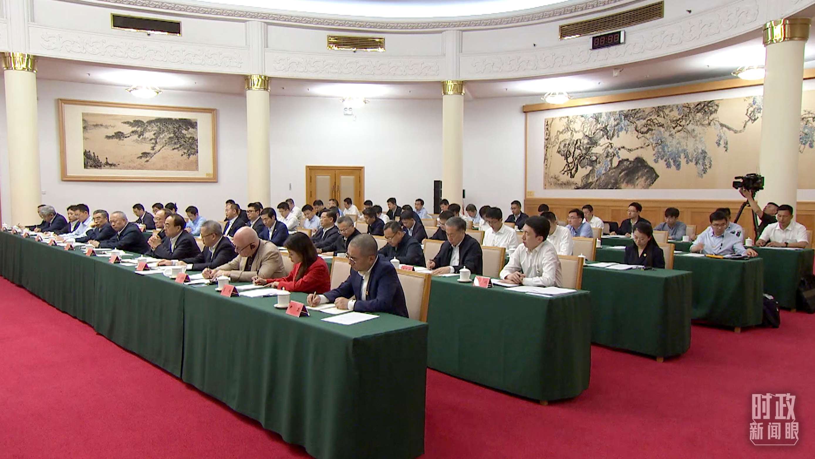 企業(yè)和專家座談會現(xiàn)場。