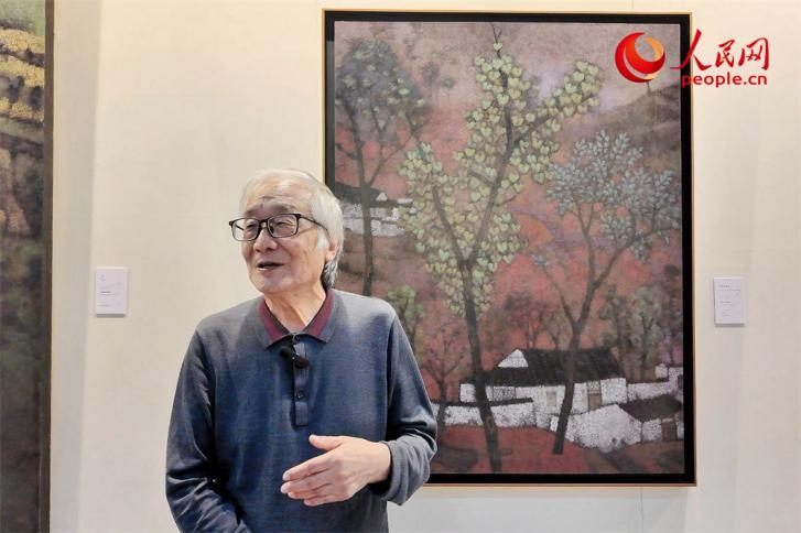 中央文史研究館書畫院院部委員、清華大學吳冠中藝術(shù)研究中心副主任王秦生正在接受人民網(wǎng)的采訪。人民網(wǎng)記者 劉微攝