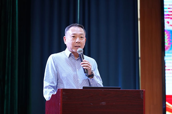北京大鸞翔宇慈善基金會理事長、周恩來侄外孫沈清講述周恩來的讀書故事。
