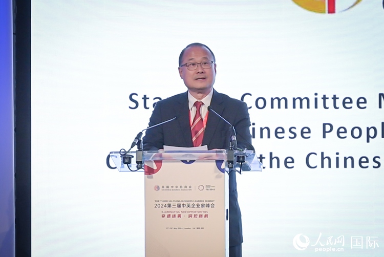 香港中華總商會(huì)會(huì)長(zhǎng)、香港新華集團(tuán)主席蔡冠深致辭。人民網(wǎng) 郭錦標(biāo)攝