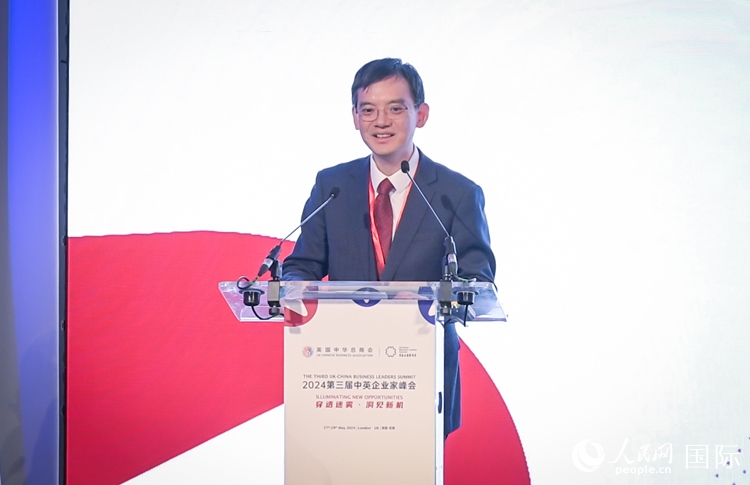 英國(guó)中國(guó)商會(huì)會(huì)長(zhǎng)、中國(guó)銀行倫敦分行行長(zhǎng)方文建致辭。人民網(wǎng) 郭錦標(biāo)攝