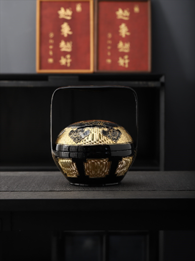 永春漆籃作品《籃犀》。中國(guó)美術(shù)館供圖