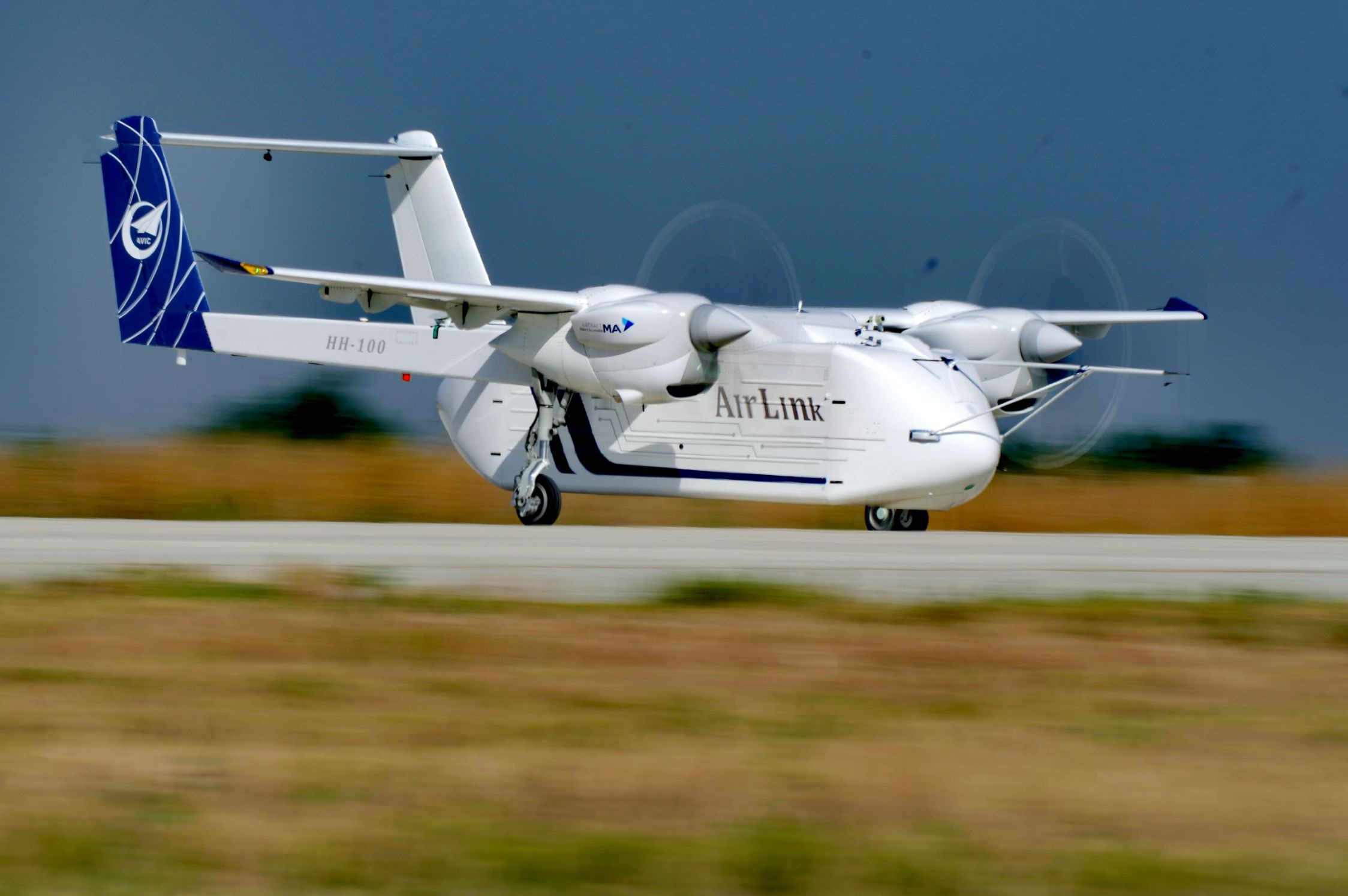 △2024年6月12日，HH-100航空商用無人運輸系統(tǒng)驗證機在西安藍(lán)田通用機場首飛成功。