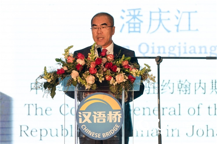 潘慶江總領(lǐng)事致辭。人民日?qǐng)?bào)非洲中心分社 希拉茲·莫林?jǐn)z