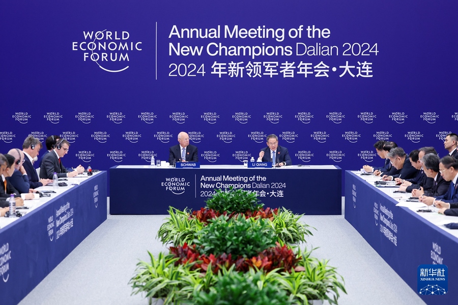 6月25日，國務(wù)院總理李強在大連出席2024年夏季達沃斯論壇外國工商界代表座談會。新華社記者 劉彬 攝