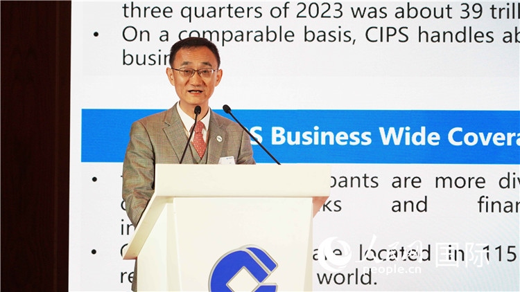 跨境銀行間支付清算有限責(zé)任公司總裁許再越發(fā)言。 人民網(wǎng) 張茜 攝