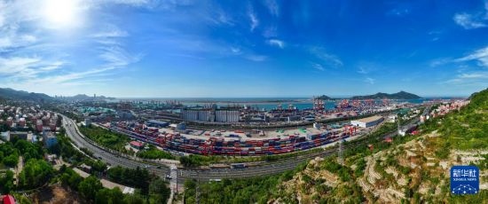 這是6月26日拍攝的中哈連云港物流合作基地（無(wú)人機(jī)照片）。新華社記者 季春鵬 攝