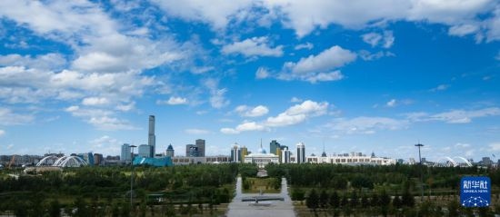 這是7月1日拍攝的哈薩克斯坦首都阿斯塔納的天際線。新華社記者 王建華 攝