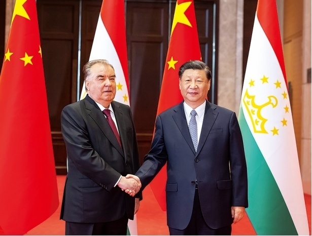 2023年5月，國家主席習(xí)近平在西安同來華出席中國—中亞峰會并進(jìn)行國事訪問的塔吉克斯坦總統(tǒng)拉赫蒙會談。新華社記者 丁海濤 攝