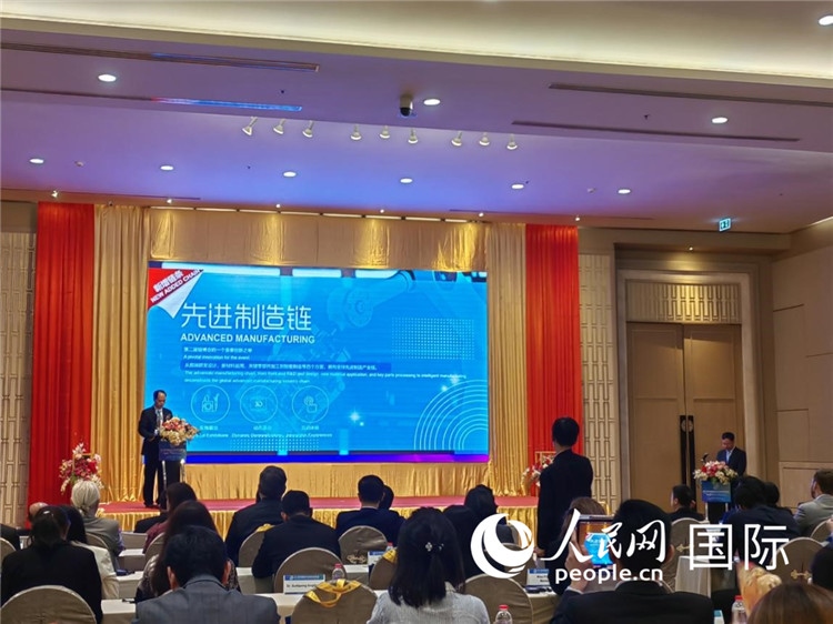 承辦方介紹第二屆鏈博會(huì)招展布展情況。人民網(wǎng)記者楊一攝