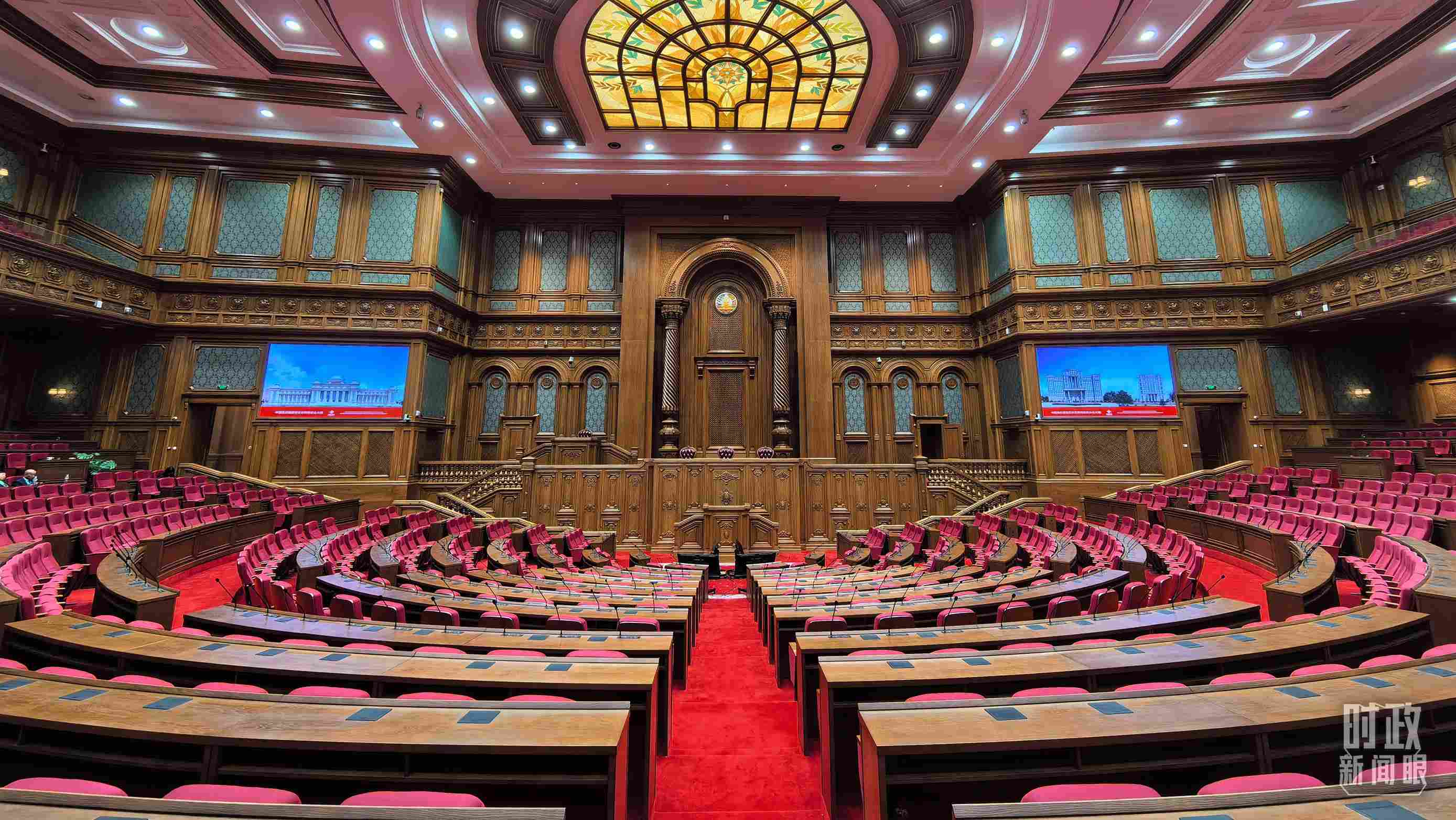 △中方援建塔議會大樓內(nèi)的聯(lián)席議會廳。（總臺央視記者陸泓宇拍攝）